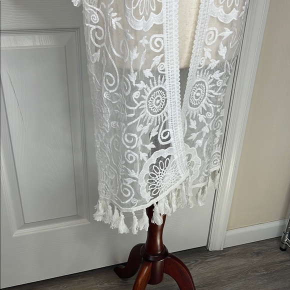 White Lace Kimono - Picture 3 of 9